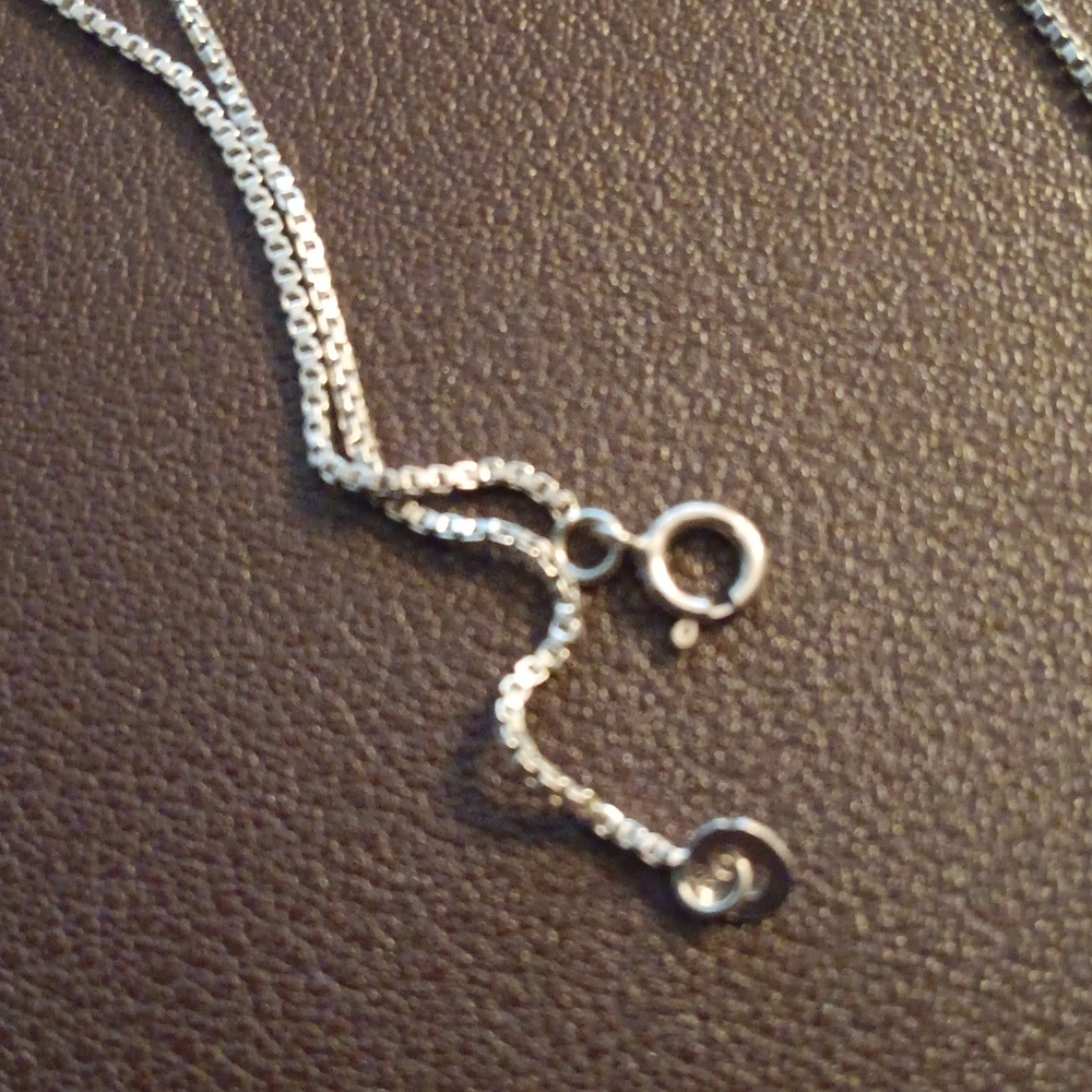 Elegant Silver and Blue Pendant Necklace - Picture 3 of 5